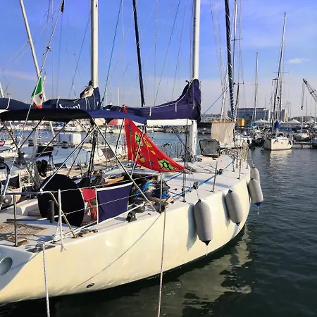 Boat & Sleep Ehoa Formula Holiday home Bari