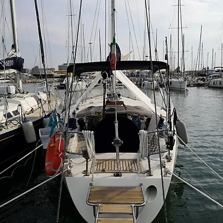 Holiday home Boat & Sleep Ehoa Formula *